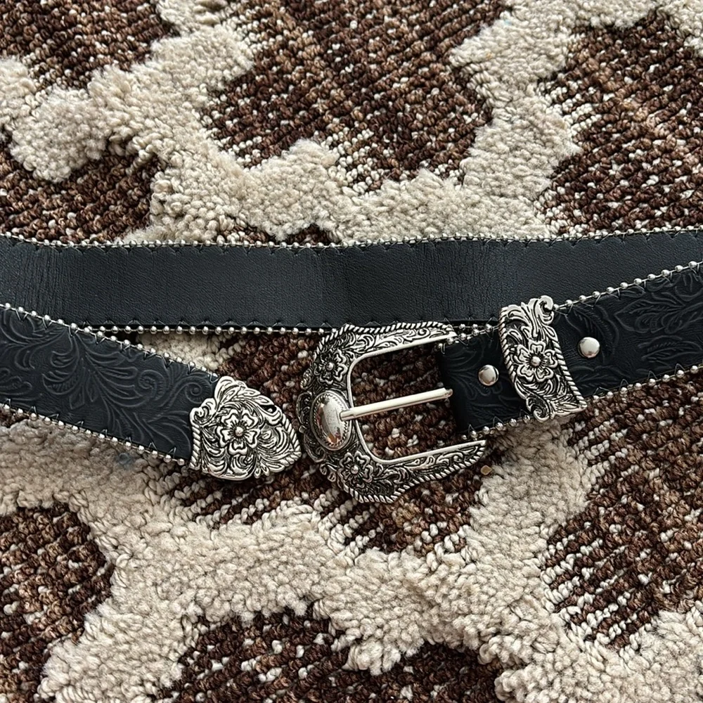 Elegant Black and Silver Embellished Belt